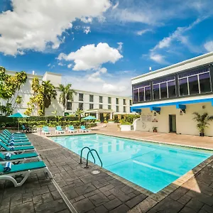 knutsford-court.comcaribbean.com/