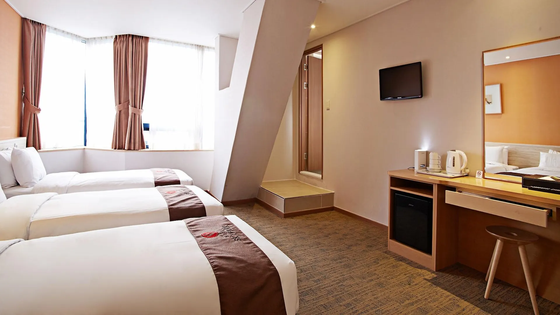 Hotel Skypark Myeongdong 2 Soul 3*,
